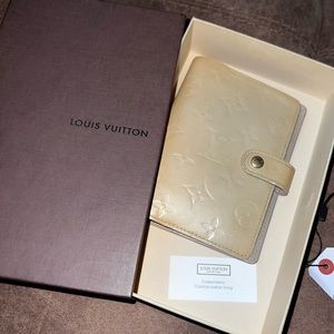 ✨AUTHENTIC✨LV vernis agenda PM!